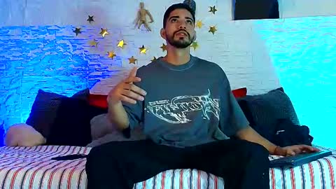 elias_salvatore_ online show from July 12, 3:47 pm