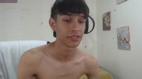 Snapshot of eliasblue chatting on December 14, 3:51 am E L I A S online show from December 14, 3:51 am