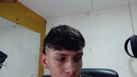 Snapshot of eliasblue chatting on December 19, 6:34 am E L I A S online show from December 19, 6:34 am