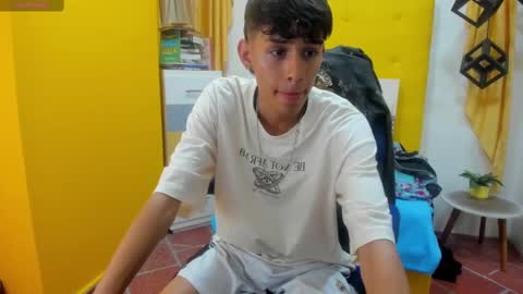 Snapshot of eliasblue chatting on February 14, 4:04 am E L I A S online show from February 14, 4:04 am