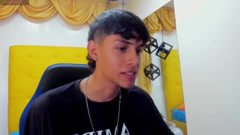 Snapshot of eliasblue chatting on February 19, 3:28 am E L I A S online show from February 19, 3:28 am