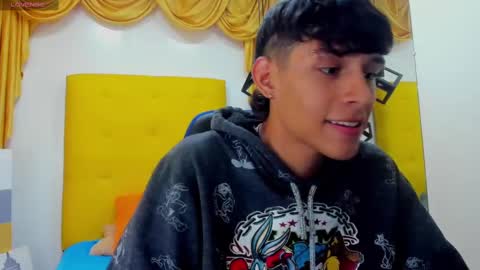 Snapshot of eliasblue chatting on February 20, 3:23 am E L I A S online show from February 20, 3:23 am