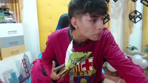 Snapshot of eliasblue chatting on February 23, 4:50 am E L I A S online show from February 23, 4:50 am