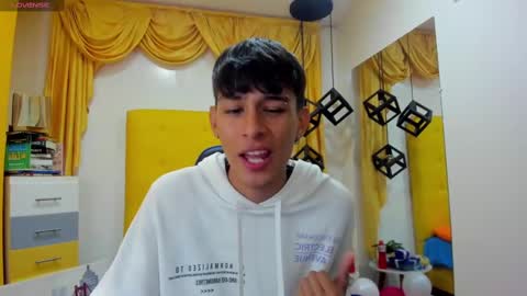 Snapshot of eliasblue chatting on February 25, 3:42 am E L I A S online show from February 25, 3:42 am