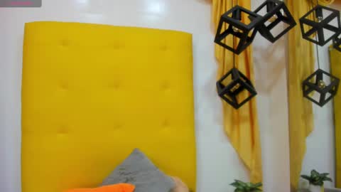 Snapshot of eliasblue chatting on March 2, 9:42 am E L I A S online show from March 2, 9:42 am