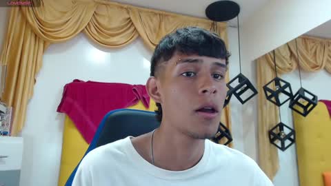 Snapshot of eliasblue chatting on March 4, 10:13 am E L I A S online show from March 4, 10:13 am