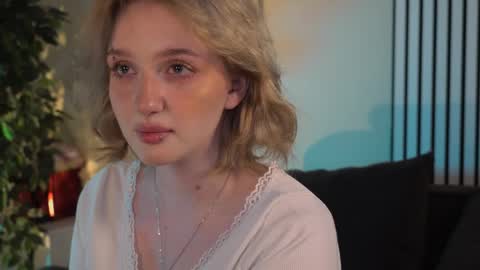 Ellie online show from April 2, 5:38 am