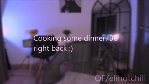 Snapshot of elihotchili chatting on January 16, 1:37 am Eli online show from January 16, 1:37 am