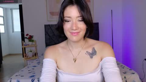 eliiih_ online show from October 13, 9:59 pm