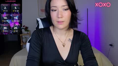 eliiih_ online show from October 18, 3:31 am