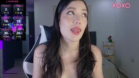 eliiih_ online show from November 28, 10:23 pm