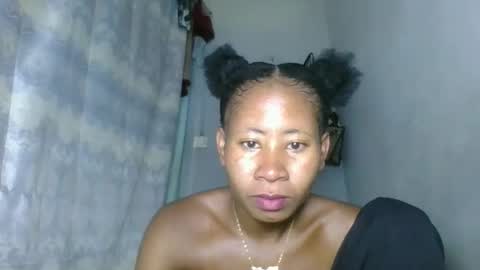 Snapshot of elina981 chatting on February 2, 10:47 am elina981 online show from February 2, 10:47 am