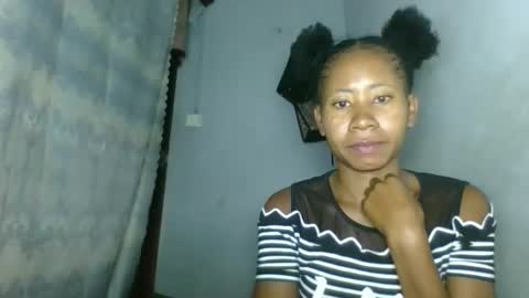 Snapshot of elina981 chatting on February 3, 3:37 am elina981 online show from February 3, 3:37 am