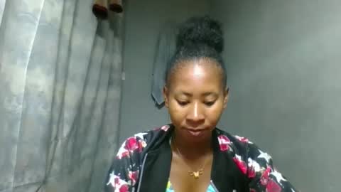 Snapshot of elina981 chatting on February 6, 8:23 pm elina981 online show from February 6, 8:23 pm