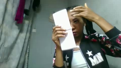 Snapshot of elina981 chatting on February 11, 7:13 am elina981 online show from February 11, 7:13 am