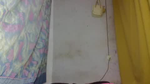 elina981 online show from April 4, 6:05 pm