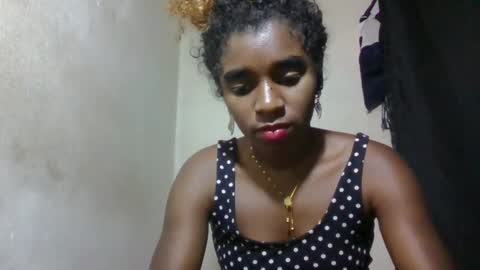 elina981 online show from June 2, 10:17 am