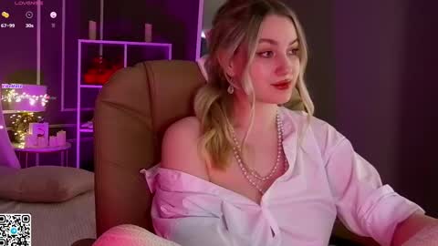 Snapshot of elina_nortas chatting on March 5, 5:18 am Elina online show from March 5, 5:18 am