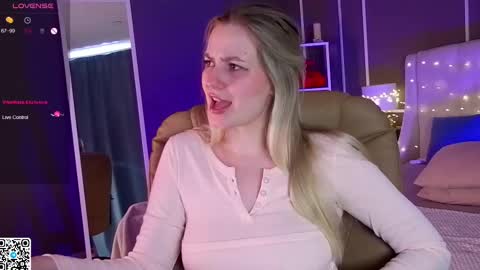 Snapshot of elina_nortas chatting on March 12, 7:24 am Elina online show from March 12, 7:24 am