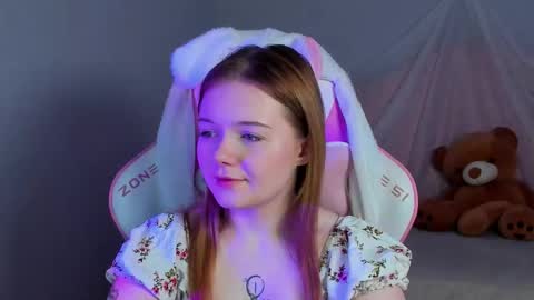 elinavale online show from March 11, 7:14 am