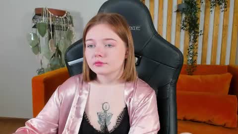 elinavale online show from July 17, 5:14 am