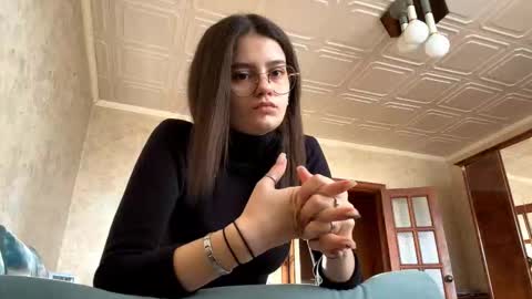 Lola online show from November 22, 5:28 am