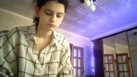 Lola online show from November 29, 7:22 am