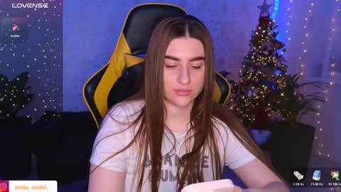 Snapshot of elinkalove chatting on December 17, 7:26 pm Elina online show from December 17, 7:26 pm