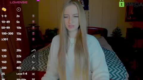 Snapshot of elinor_faith chatting on January 10, 2:45 pm elinor_faith online show from January 10, 2:45 pm