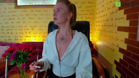 Snapshot of elinor_faith chatting on October 24, 1:18 pm elinor_faith online show from October 24, 1:18 pm
