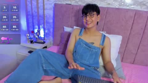 Snapshot of elio_ares18 chatting on February 26, 8:33 pm elio_ares18 online show from February 26, 8:33 pm