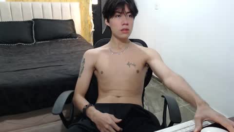 Snapshot of elio_collem chatting on February 18, 9:21 am ELIO online show from February 18, 9:21 am