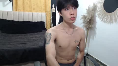 Snapshot of elio_collem chatting on May 1, 6:23 pm ELIO online show from May 1, 6:23 pm