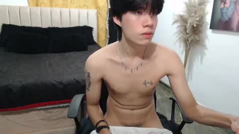 Snapshot of elio_collem chatting on May 9, 2:06 am ELIO online show from May 9, 2:06 am