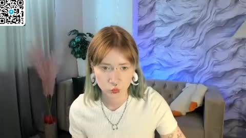 Snapshot of elira_vane chatting on June 15, 10:50 am Elira Vane online show from June 15, 10:50 am