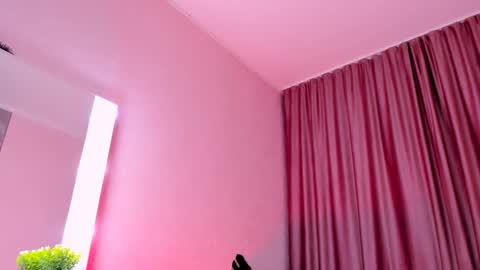 Snapshot of elis_miracle chatting on December 15, 11:23 am Elizabeth online show from December 15, 11:23 am