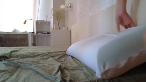 Snapshot of elisa_bright chatting on June 22, 10:01 am Tati online show from June 22, 10:01 am