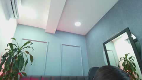 Elisa online show from March 8, 8:34 pm