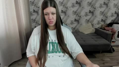 Snapshot of elisa_kollin chatting on March 27, 6:52 am Aletta Oushen online show from March 27, 6:52 am