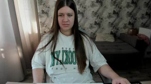 Snapshot of elisa_kollin chatting on April 8, 10:37 am Aletta Oushen online show from April 8, 10:37 am