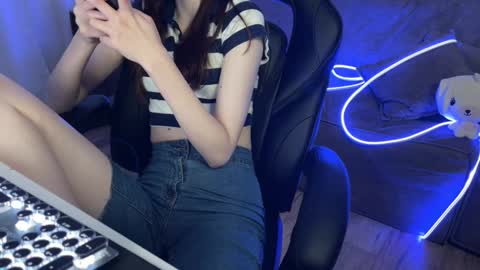 Snapshot of elisa_north chatting on February 10, 10:31 am Elisa North online show from February 10, 10:31 am