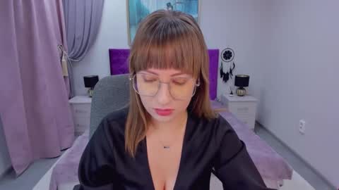 Snapshot of elisabethmills chatting on December 8, 11:46 am Elisabeth online show from December 8, 11:46 am