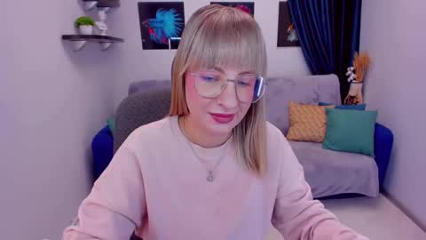 Snapshot of elisabethmills chatting on January 7, 3:33 pm Elisabeth online show from January 7, 3:33 pm