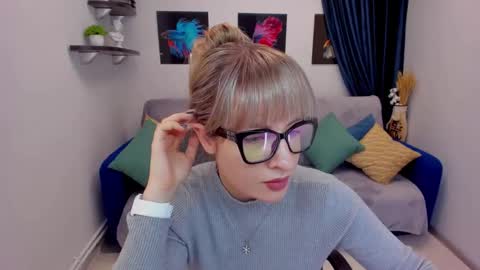 Snapshot of elisabethmills chatting on January 17, 7:49 pm Elisabeth online show from January 17, 7:49 pm