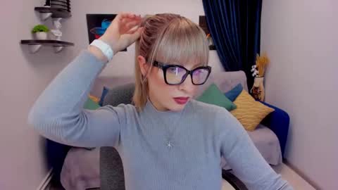 Snapshot of elisabethmills chatting on January 19, 3:32 pm Elisabeth online show from January 19, 3:32 pm