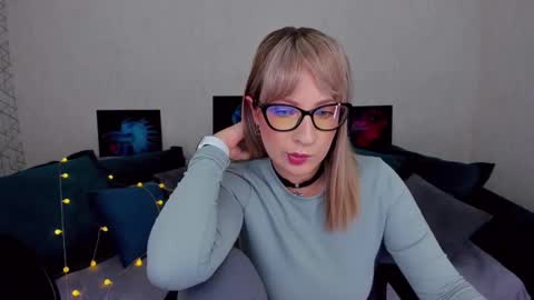 Snapshot of elisabethmills chatting on February 4, 2:32 pm Elisabeth online show from February 4, 2:32 pm