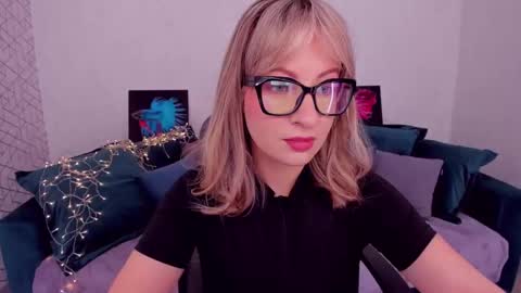 Snapshot of elisabethmills chatting on February 18, 11:22 am Elisabeth online show from February 18, 11:22 am