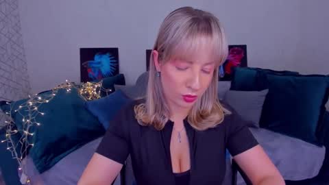 Snapshot of elisabethmills chatting on February 28, 6:31 pm Elisabeth online show from February 28, 6:31 pm