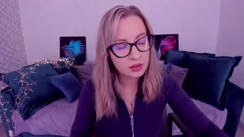 Snapshot of elisabethmills chatting on March 9, 11:25 am Elisabeth online show from March 9, 11:25 am