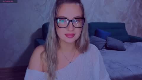 Snapshot of elisabethmills chatting on October 15, 6:19 pm Elisabeth online show from October 15, 6:19 pm